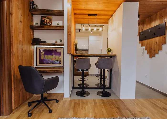 아파트 Divcinova Planinski A9 *